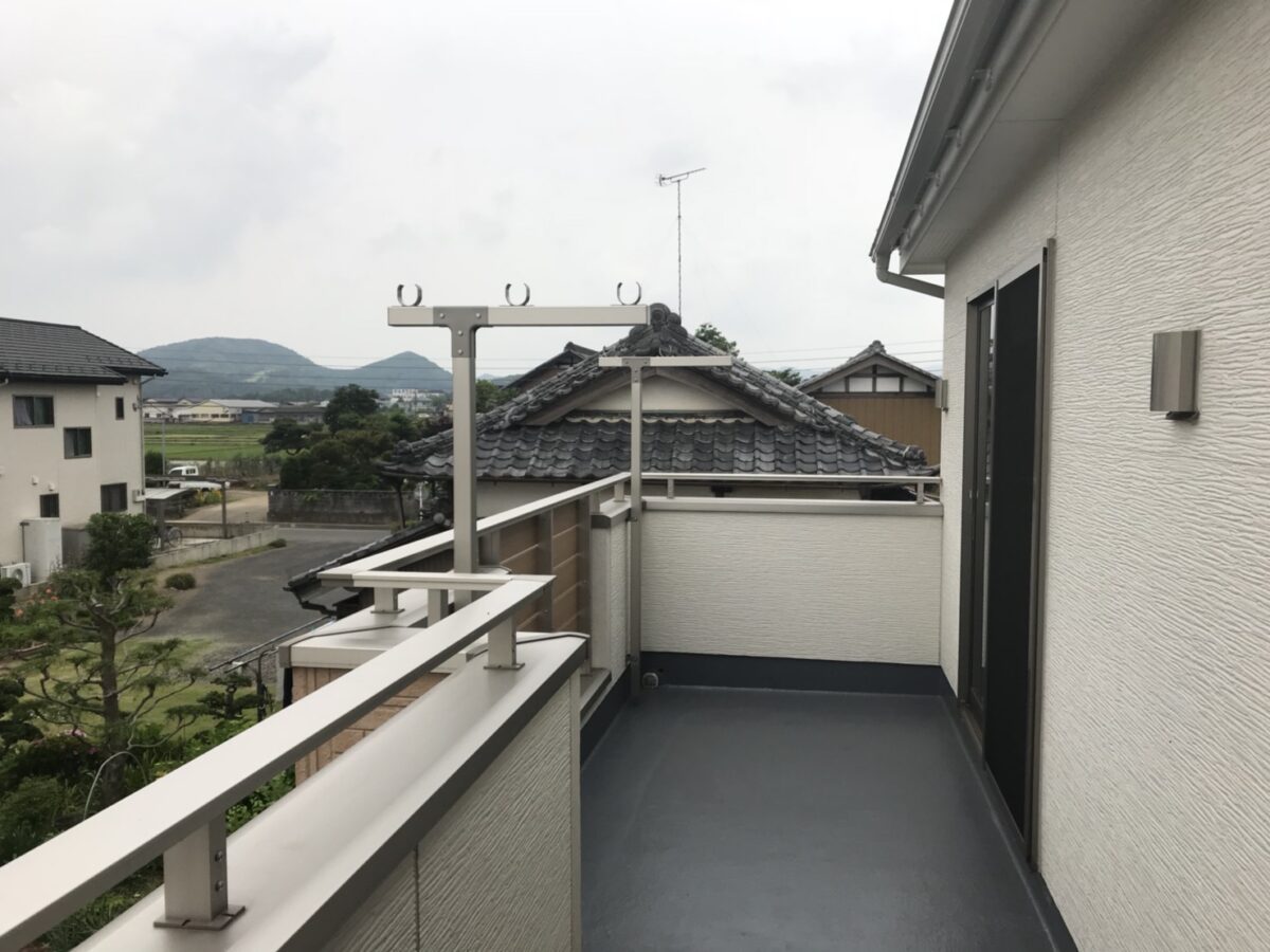 テラス屋根を設置して洗濯も安心♪