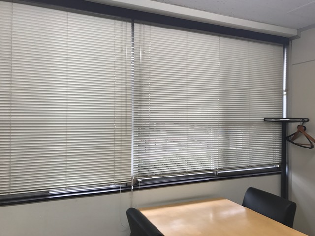 ブラインドの交換で室内が明るく変身