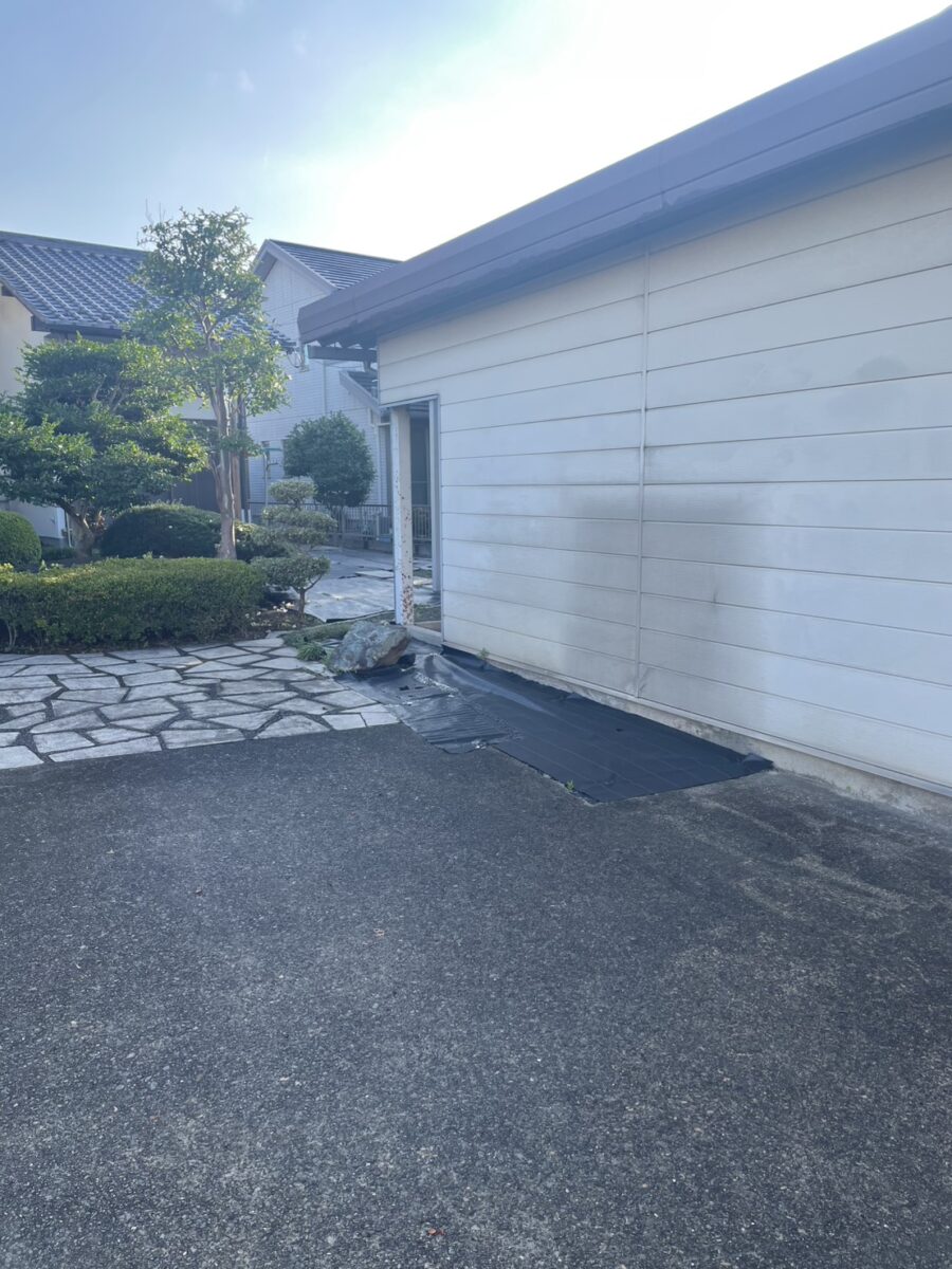 ブロック塀を撤去して、ゆとりある駐車スペースへ。